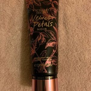 Victoria’s Secret Velvet Petals Noir Lotion
